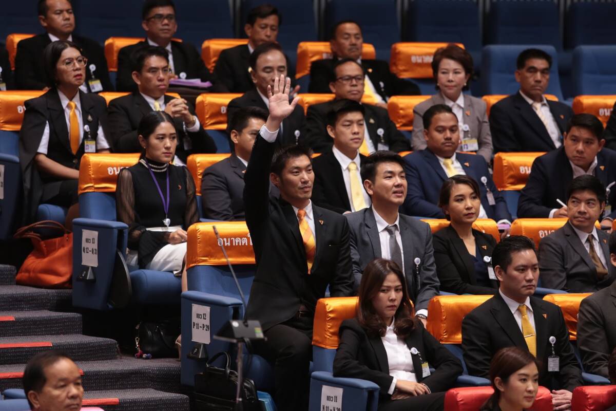 “พลังประชารัฐ” บล็อคไม่โหวต “ชวน” ประธานสภาเกือบล่ม