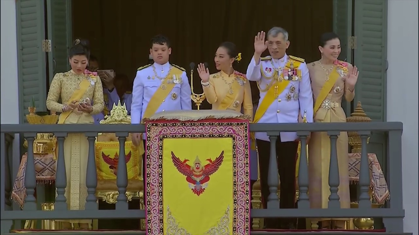 นายกฯ กราบบังคมทูลถวายพระพรชัยมงคลพระบาทสมเด็จพระเจ้าอยู่หัว เสด็จออก ณ สีหบัญชร
