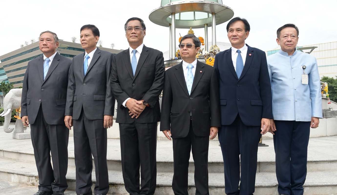 กกต.นัดถกตรวจความเรียบร้อย ก่อนประกาศรับรองผลส.ส.เขต ‪พรุ่งนี้‬!