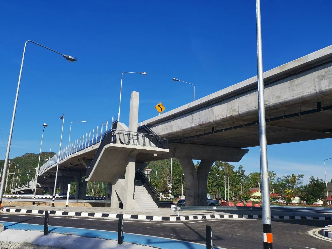 เสร็จอีกแห่ง! สะพานข้ามจุดตัดทางรถไฟ “บ้านท่าสำเภาใต้” จ.พัทลุง หนุนทางคู่แก้ไขจราจร