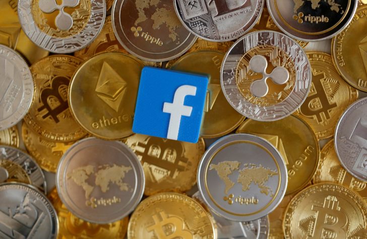 Facebook logo is seen on representations of virtual currencies in this illustration picture “นักการเมืองสหรัฐ” เบรก “เฟซบุ๊ก” หยุดพัฒนา “Libra” ชั่วคราว
