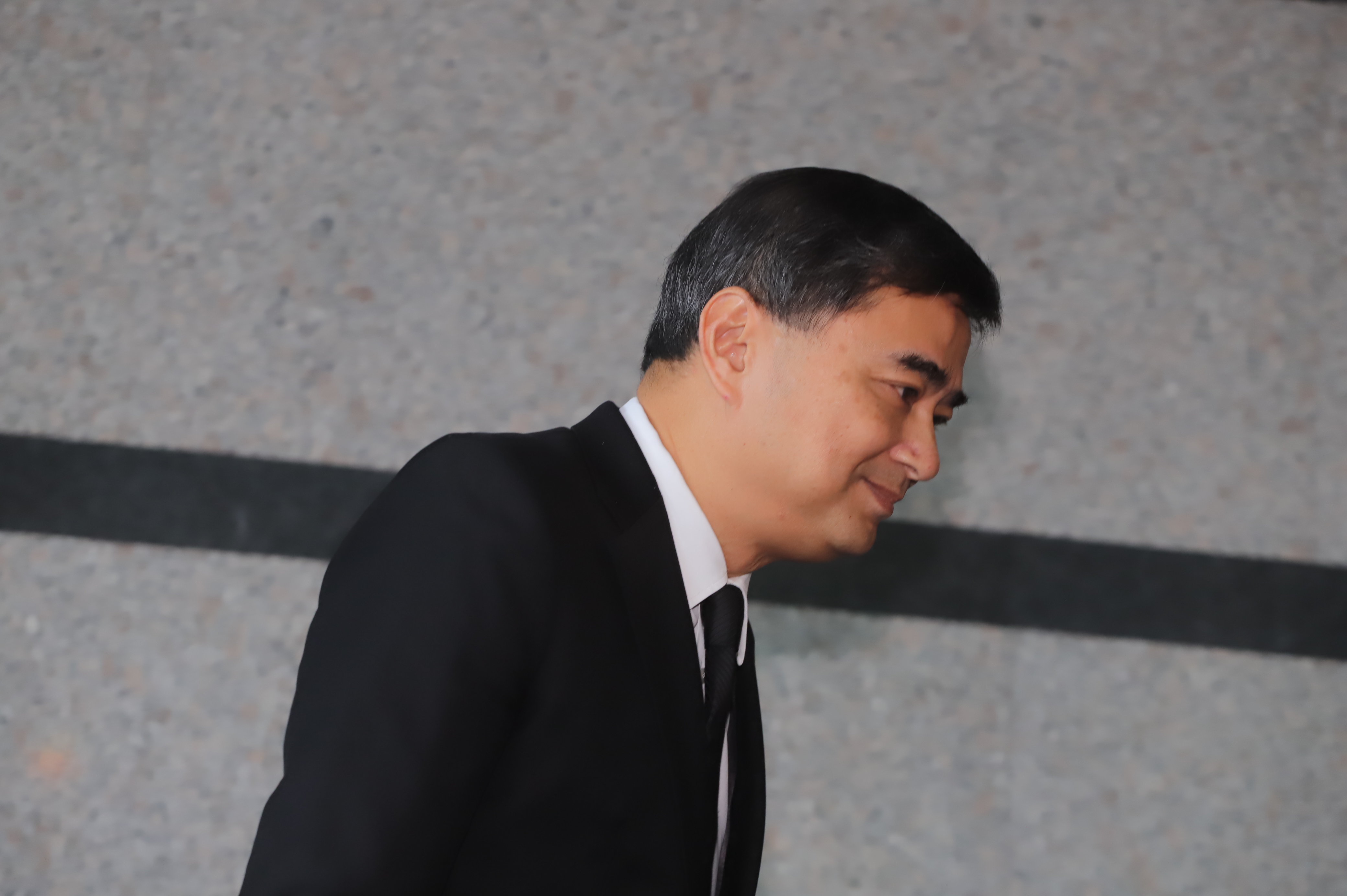 “อภิสิทธิ์” ลาออก ส.ส. สัญญาประชาคม ยิ่งใหญ่กว่ามติประชาธิปัตย์ ไม่พายเรือให้ พปชร.