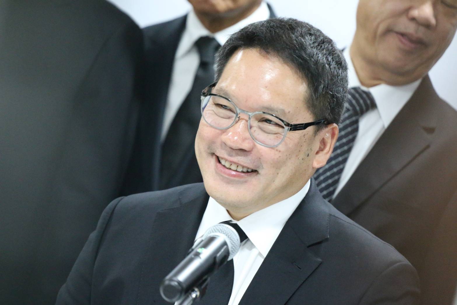 พลังประชารัฐ จับมือ 18 พรรค ตั้งรัฐบาล 201 เสียง ด้าน ปชป.ยืนกระต่ายขาเดียวขอแก้รัฐธรรมนูญ