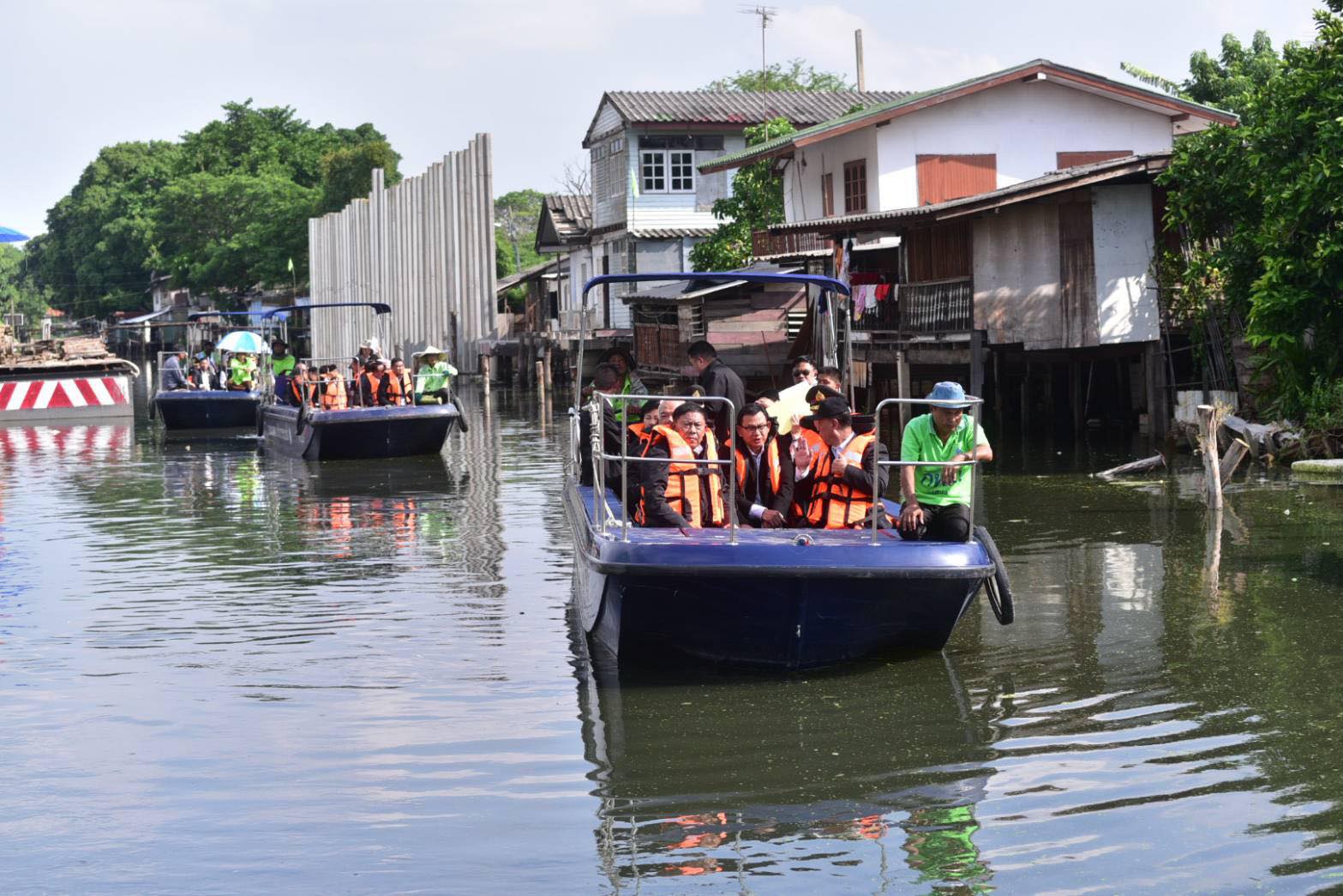 เสร็จสิ้นปี! “บิ๊กป๊อก-บิ๊กวิน” แท็กทีมล่องเรือดูความคืบหน้าก่อสร้างเขื่อนคลองเปรมประชากร
