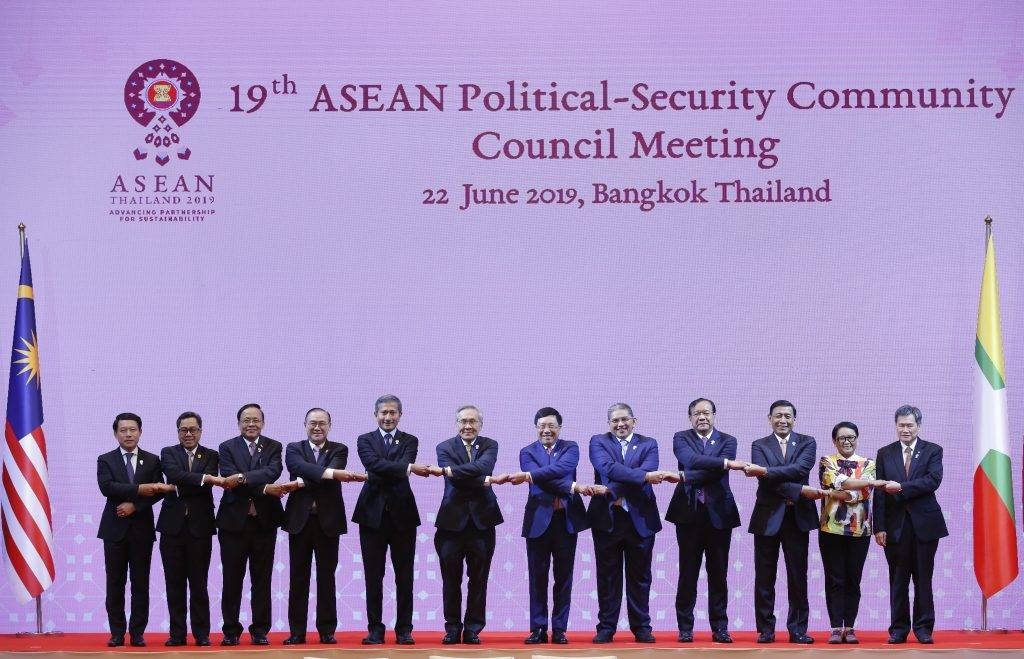จับตาการประชุมสุดยอดอาเซียนแบบ “เต็มคณะ” เย็นวันนี้
