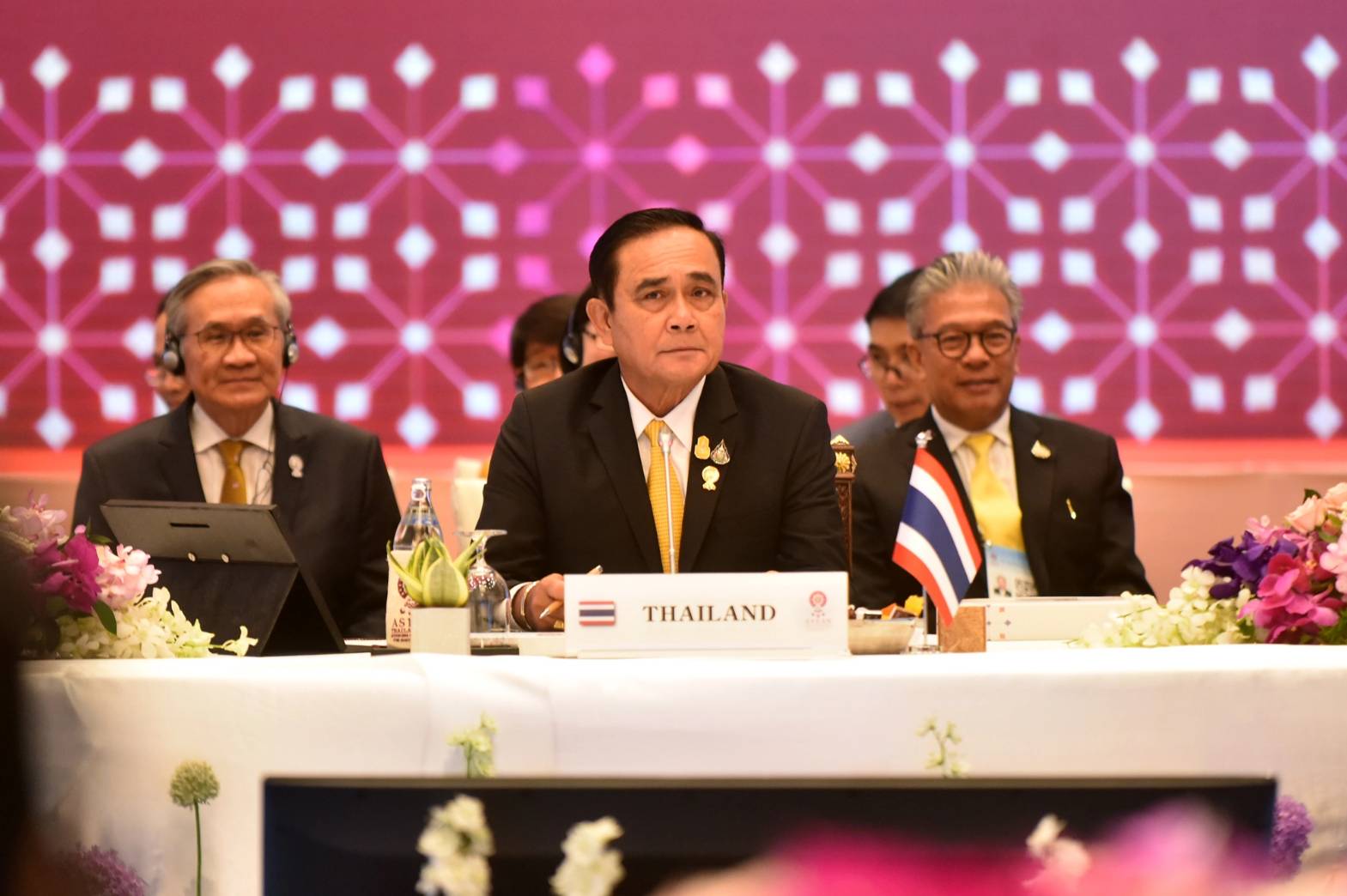 การประชุมสุดยอดอาเซียนแบบเต็มคณะ เห็นพ้องผลักดัน RCEP บรรลุสิ้นปีนี้