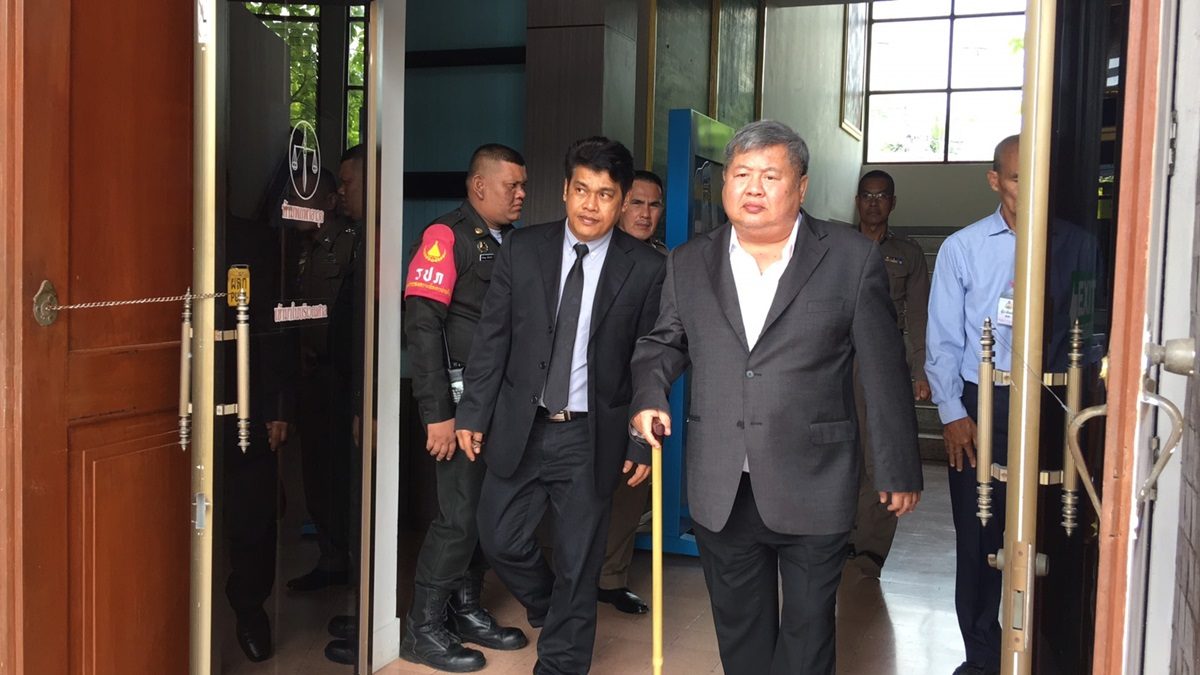 “เปรมชัย” ยื่นประกัน 2 แสน ศาลอนุญาตปล่อยตัว ปัดให้สัมภาษณ์อ้างขาเจ็บ