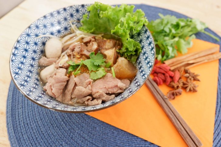 ก๋วยเตี๋ยวนำ 1 ละมุนลิ้น ป.อาร์ม ก๋วยเตี๋ยวเนื้อตุ๋น สูตรโบราณ “เปิดเคล็ดลับความอร่อย ของน้ำซุปและเนื้อตุ๋นระดับเทพ”
