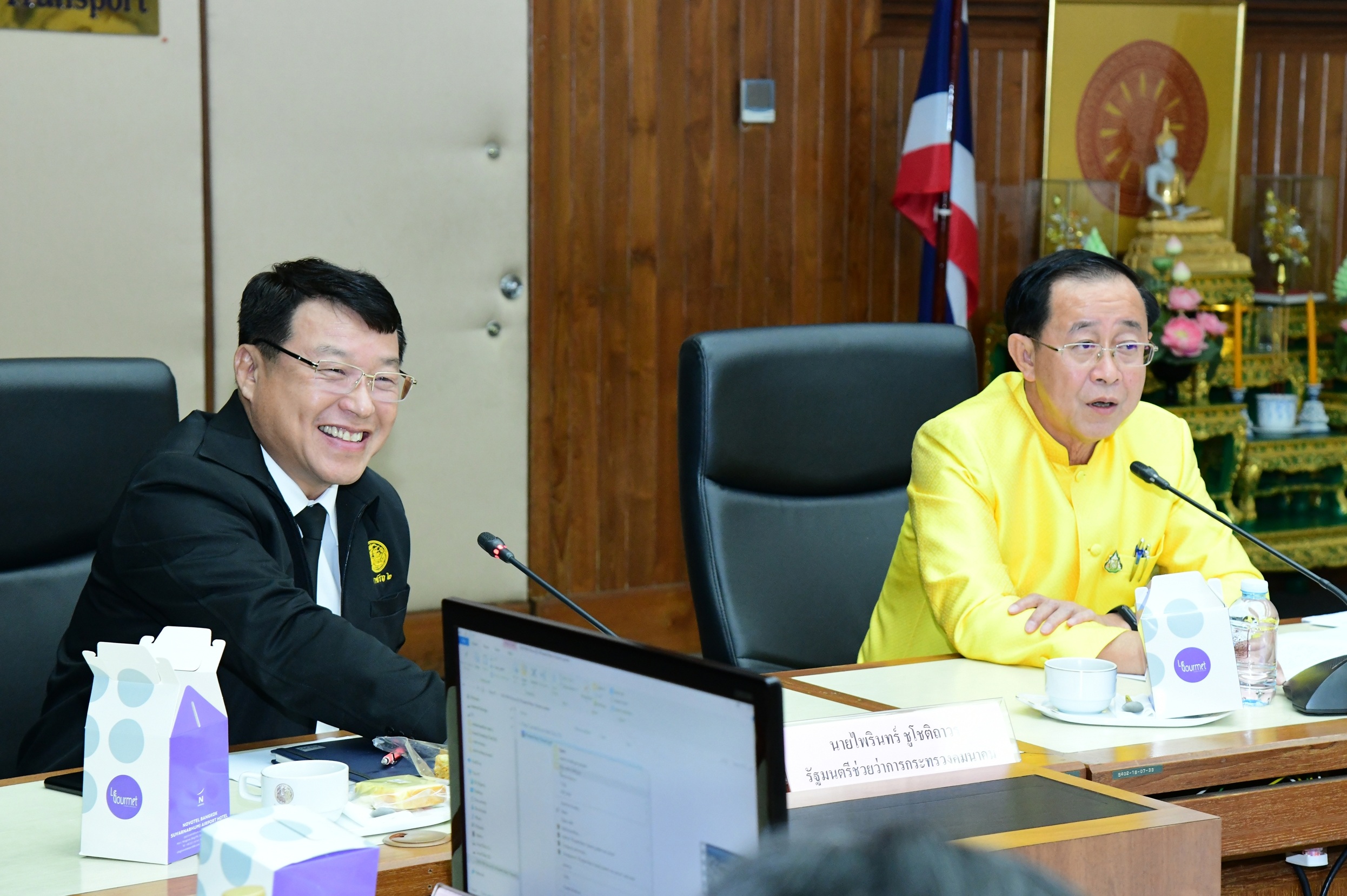 “อาคม-ไพรินทร์” ประชุมนัดสุดท้ายบิ๊กคมนาคมเผย “บิ๊กตู่” ชมทางลอดภูเก็ต เร่งติดระบบสายสีแดงรับรถไฟฟ้ามาถึงต.ค.นี้