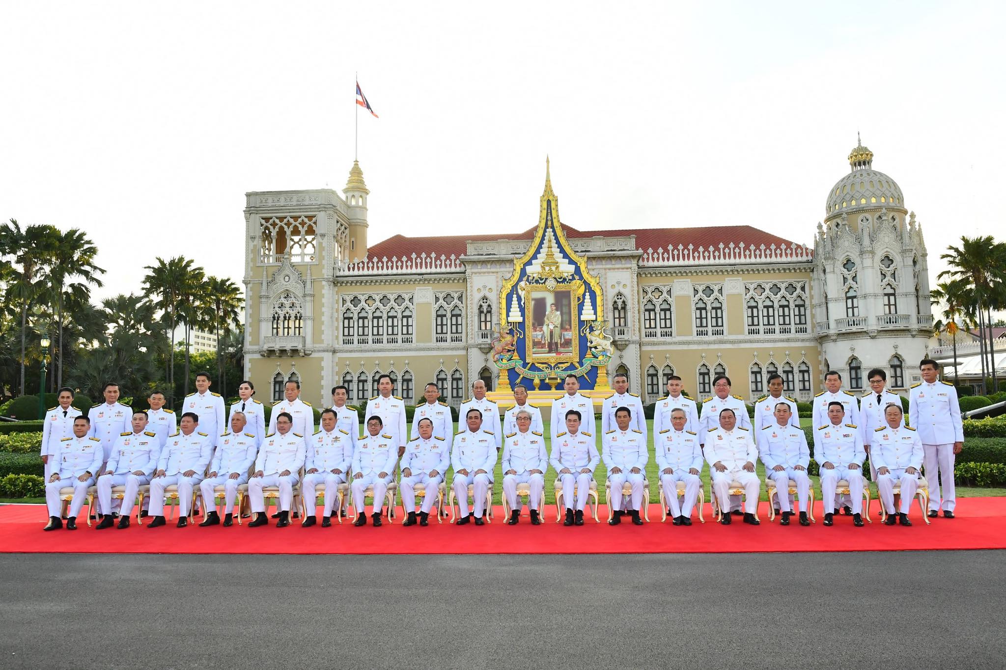 “ประยุทธ์” ปลื้ม ร.10 พระราชทานกำลังใจ เตรียมแถลงนโยบาย – เข็น พ.ร.บ.งบ ปี 63 เข้าสภา
