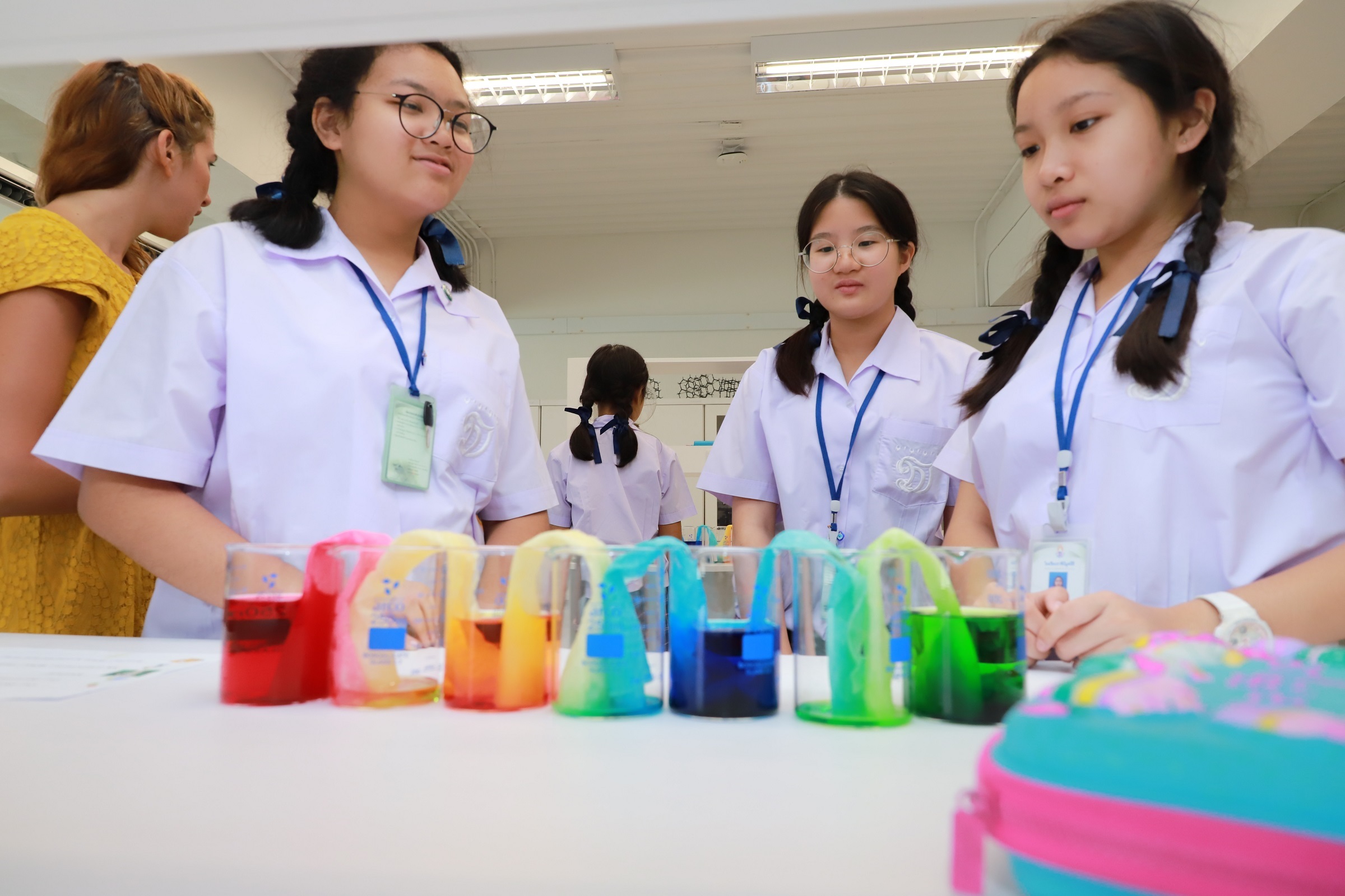 “เครือราชินี” ผุด ร.ร.ใหม่ ปั้นกุลสตรีสมสมัยต้องเก่งภาษา