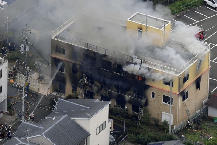 JAPAN-FIRE-728x487 เหยื่อไฟไหม้สตูดิโอเกียวโต แอนิเมชั่น พุ่งทะลุ 20 ราย ส่วนใหญ่เสียชีวิตคาบันได