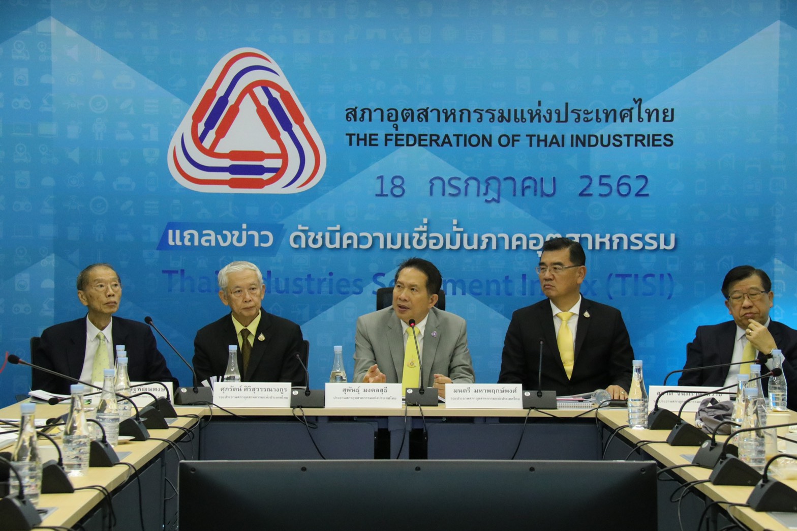 สภาอุตฯ บุกพบ “สมคิด” ถกค่าแรง 400 บาท ยื่นปกขาวรัฐบาล