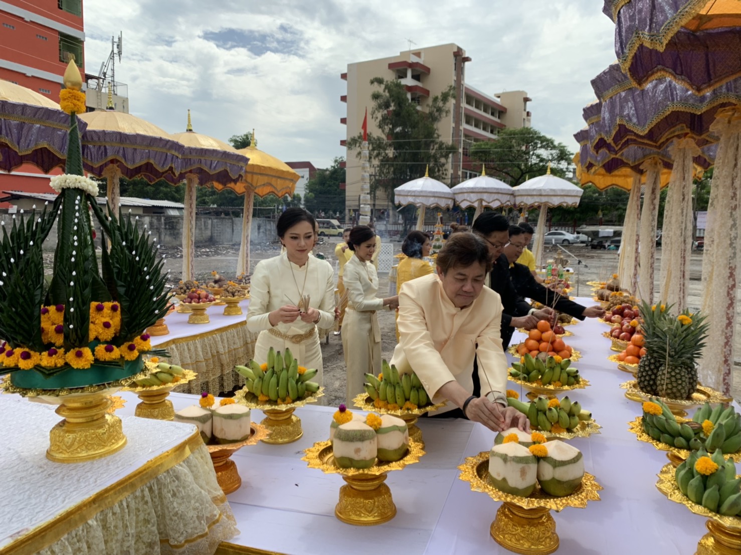 “ดร.ธัชพล” บวงสรวงฤกษ์คอนโดแนวรถไฟฟ้า “The NHA Condo” ประชานิเวศน์ 3 เริ่ม 8 แสน-1.4 ล้าน