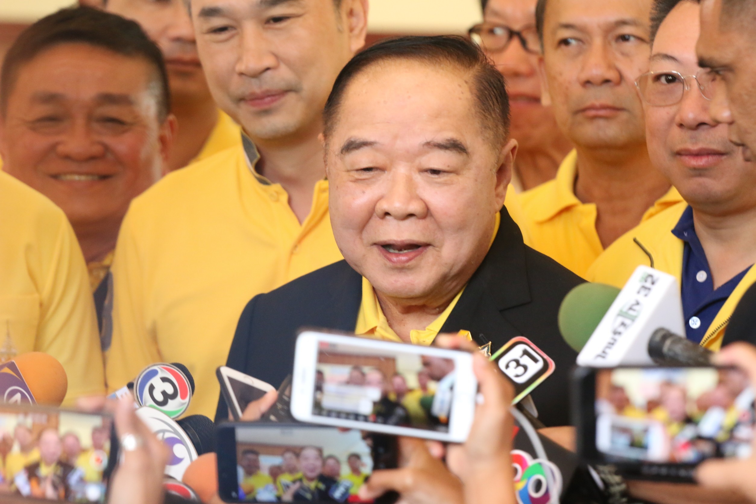 “บิ๊กป้อม” ยิ้มรับ “ประธานที่ปรึกษาพปชร.” เผยครั้งแรก “เป็นผู้สนับสนุนพรรค” ยัน ไม่กังวลฝ่ายค้านซักฟอก