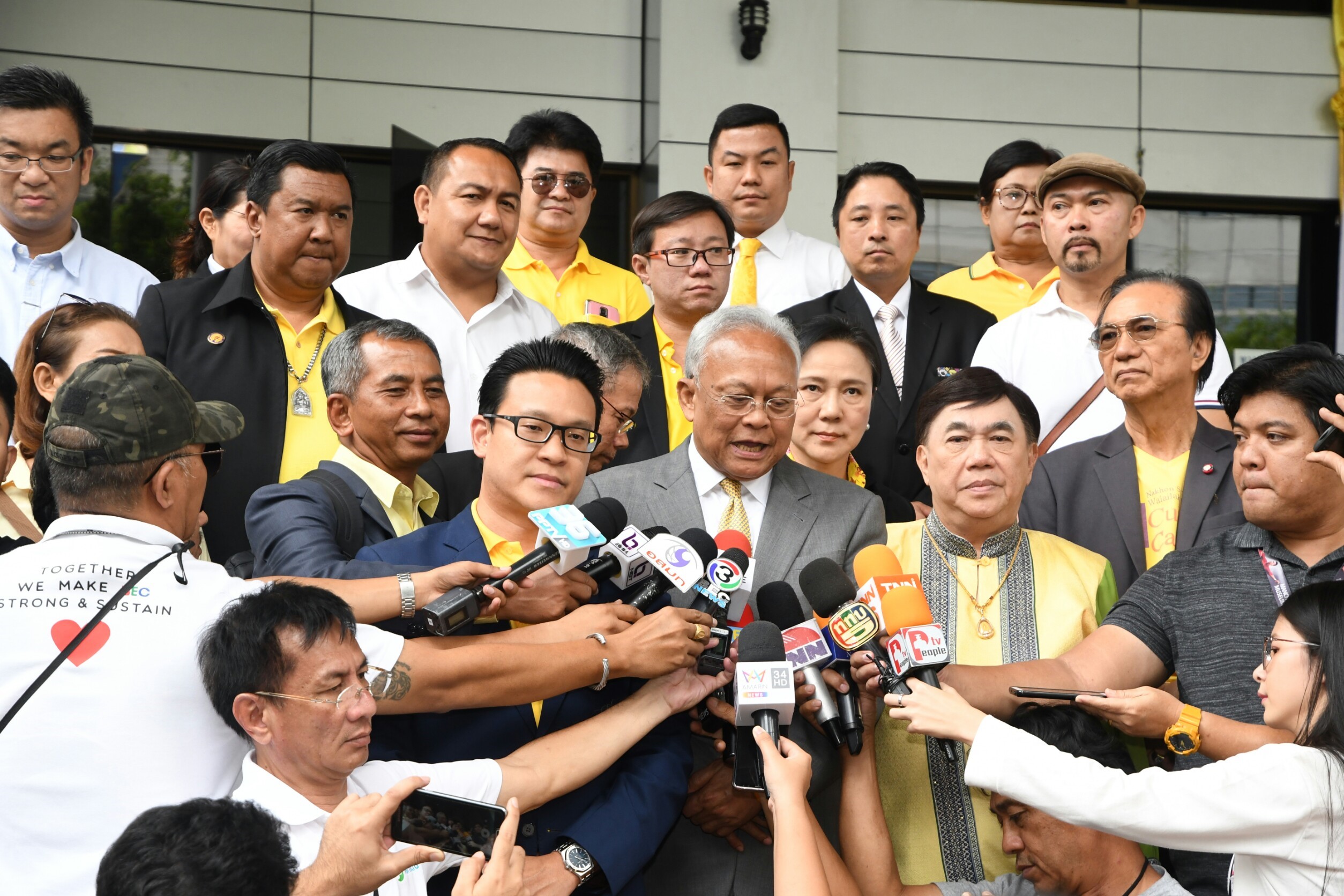 4 แกนนำกปปส. ศาลอาญายกฟ้อง ชี้เป็นสิทธิตามรัฐธรรมนูญ รอดคดีกบฏ