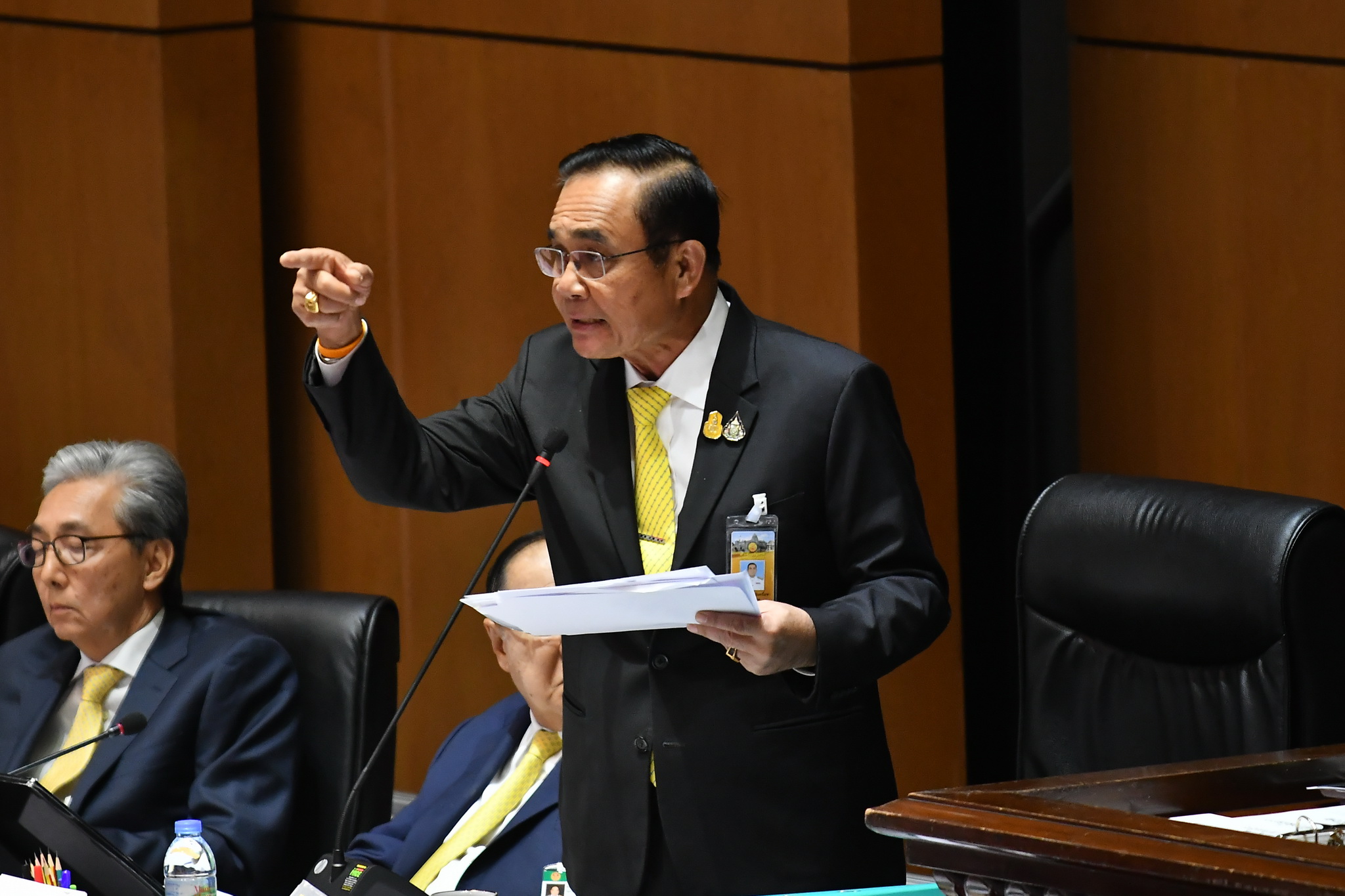 “ประยุทธ์” แจงยิบนโยบาย แก้น้ำแล้ง-เศรษฐกิจฝืด ขู่กลับ มีค้างพันคดี…เตรียมตัวไว้