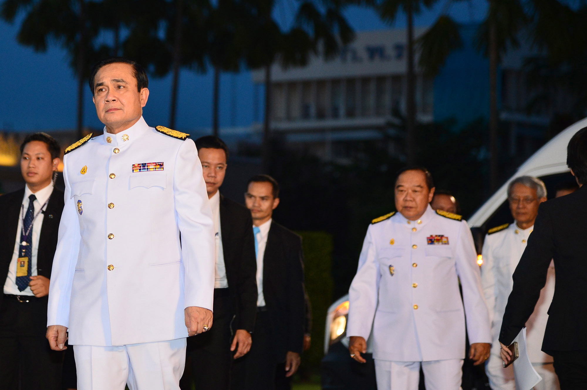 “ประยุทธ์ 2/1” 14 รัฐมนตรีป้ายแดง 10 รัฐมนตรี 2 แผ่นดิน เริ่มงานทันที!!