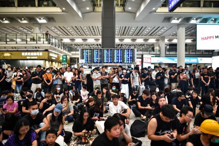 สถานกงสุลเตือนคนไทยในฮ่องกงเลี่ยงเส้นทางชุมนุม 27-28 ก.ค. – ลามสนามบินด้วย