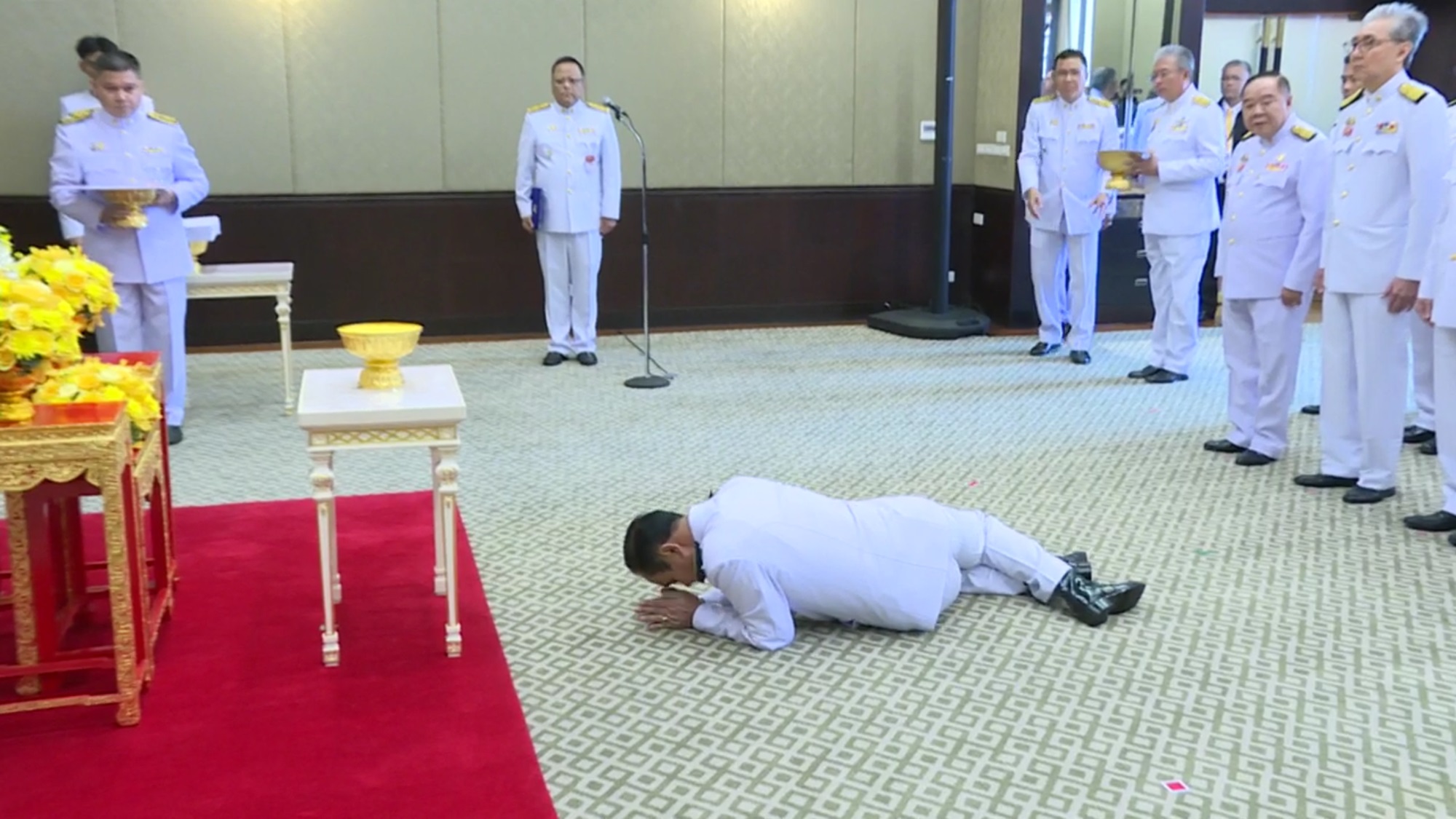 “ประยุทธ์” ครม.รับพระราชทานพระราชดำรัส “วันถวายสัตย์ฯ” หน้าพระบรมฉายาลักษณ์