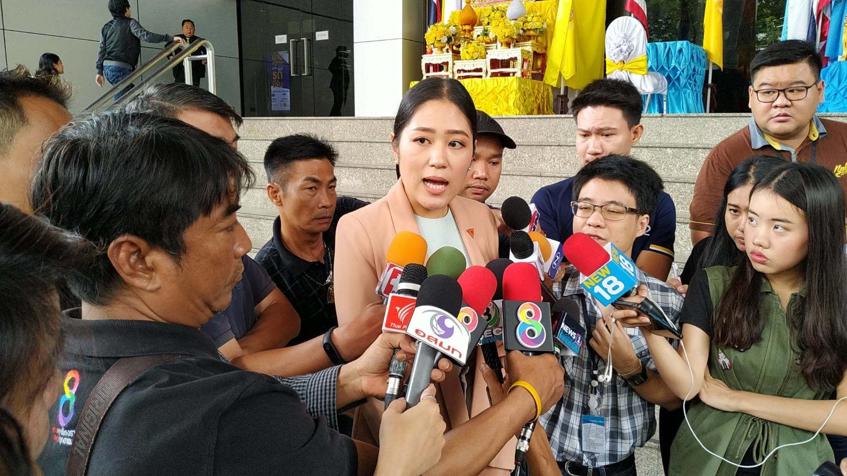 ‘ช่อ-พรรณิการ์’ ฟ้องแล้ว ‘เอ๋-ปารีณา’ หมิ่นประมาทโพสต์เฟซบุ๊กโยงเอี่ยวบึ้มกรุงเทพฯ