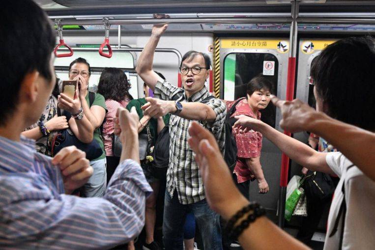 ป่วนหนัก! พนง.สนามบินฮ่องกงประท้วงกระทบเที่ยวบิน 230 เส้นทาง – รถไฟใต้ดินถูกบล็อกหลายแห่ง