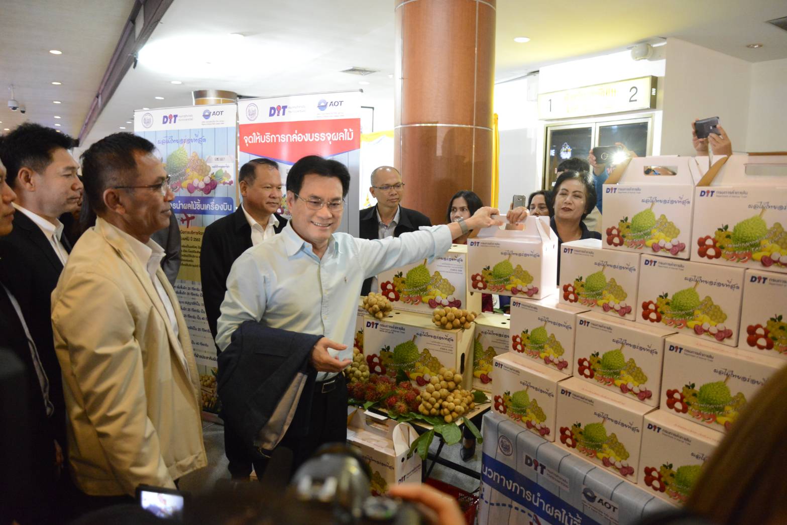 ‘ผลไม้’ ขึ้นเครื่องฟรี 4 สายการบินฉลุย “จุรินทร์” มั่นใจแก้ปัญหาราคาได้