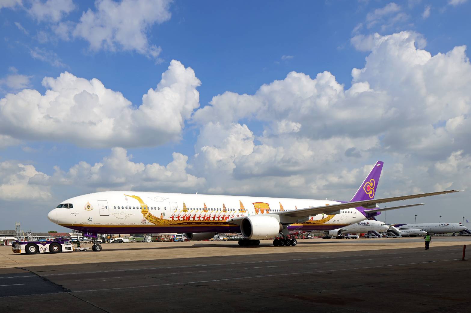 “การบินไทย” เผยโฉมลายใหม่ อวด “เรือพระที่นั่งสุพรรณหงส์” เต็มเครื่อง