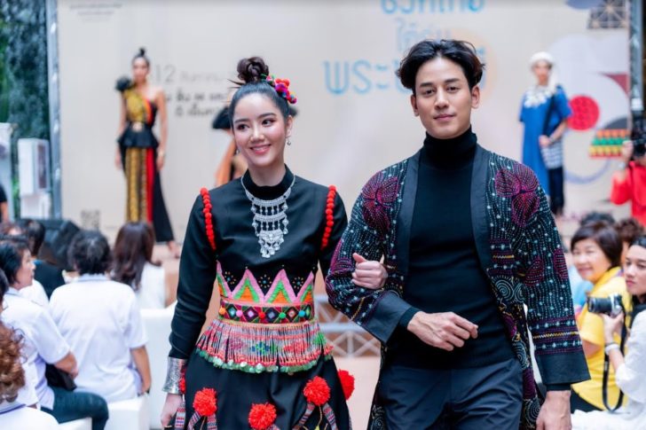 5 ริชชี่ อรเณศ อวดความโดดเด่น ชุดชาติพันธุ์ลาหู่ ในงาน ชีวิตใหม่ใต้ร่มพระบารมี ครั้งที่ 2