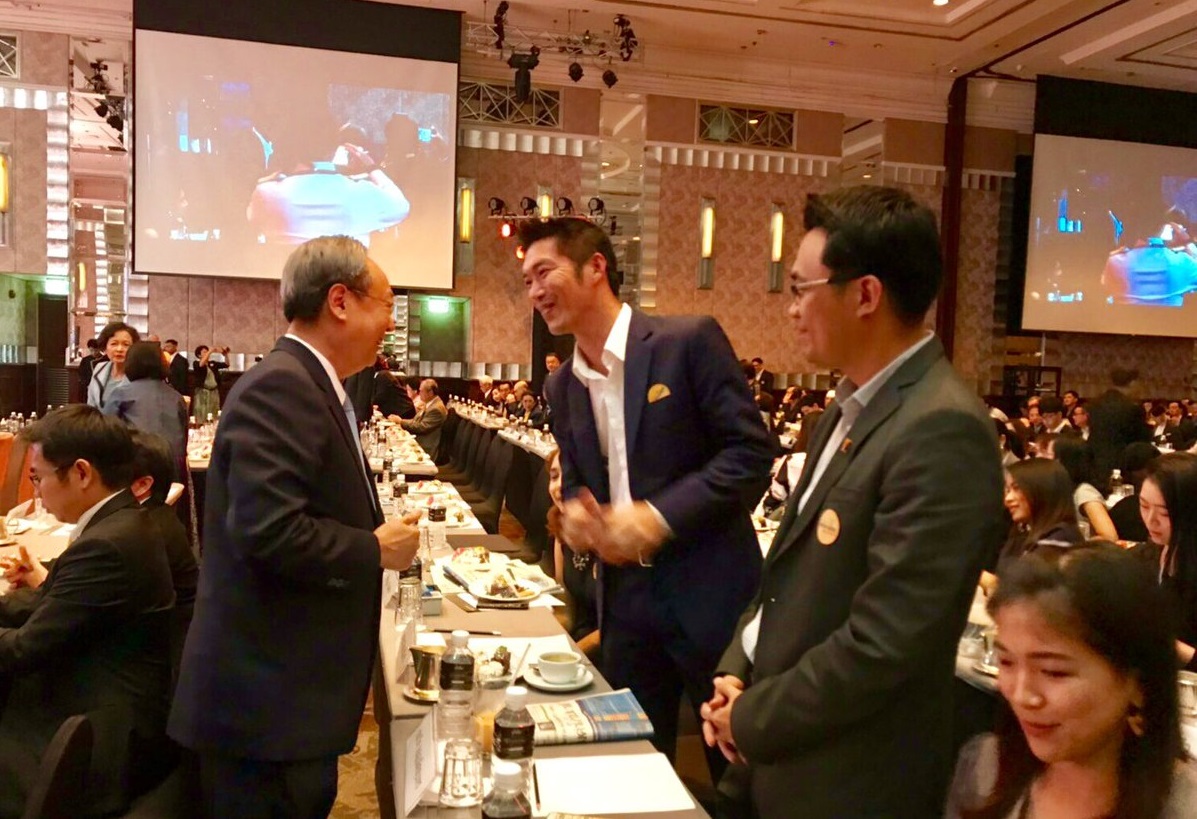 “สนธิรัตน์” โพสต์ เจอ “ธนาธร” ในงานพลังงาน บอกเป็นนิมิตหมายที่ดีในการจับมือกันขับเคลื่อนประเทศ