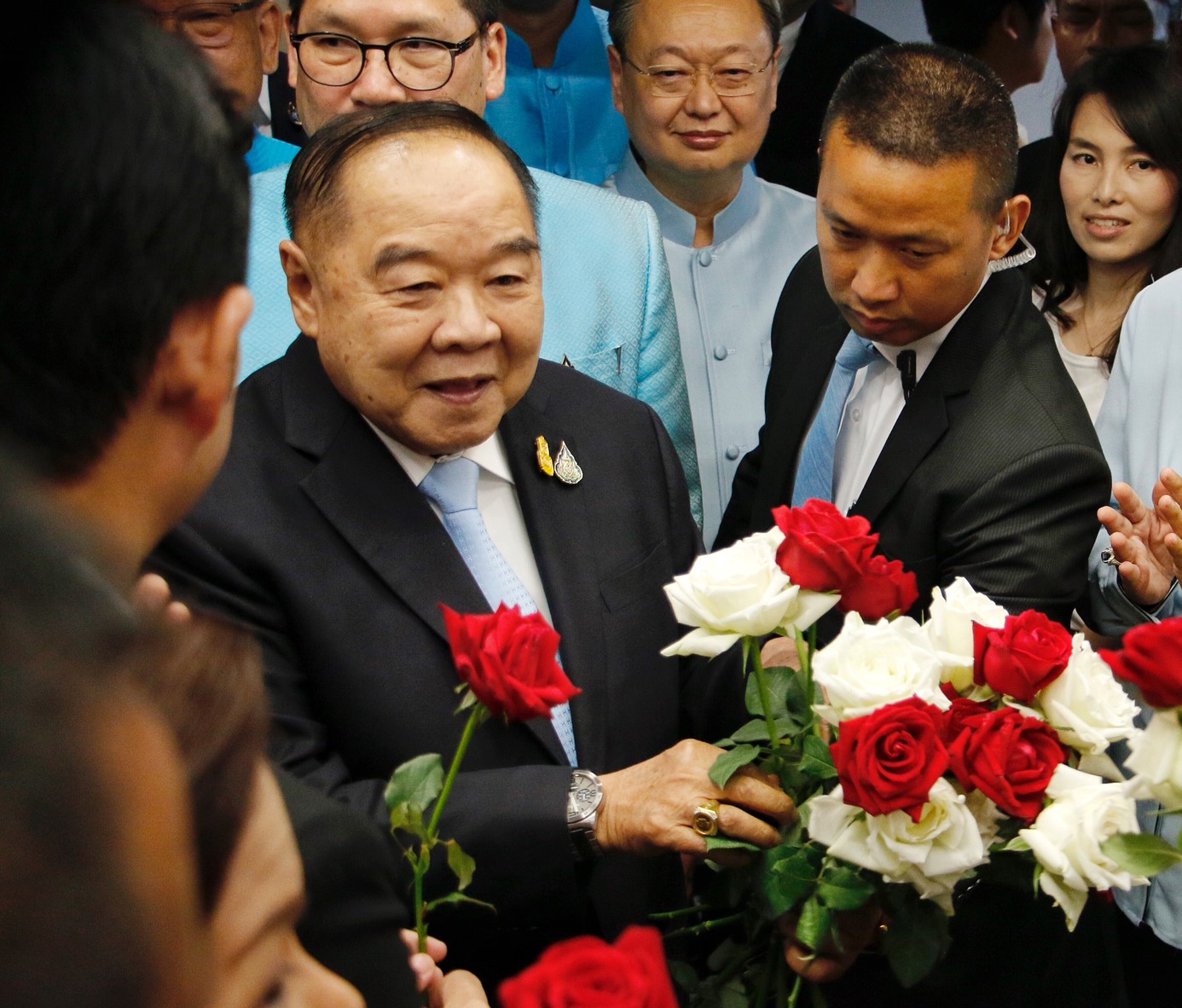 “บิ๊กป้อม” เปิดตัวนั่ง “ปธ.ยุทธศาสตร์พปชร.” เล่นการเมืองเต็มตัว ลั่นอยู่ครบ 4 ปี