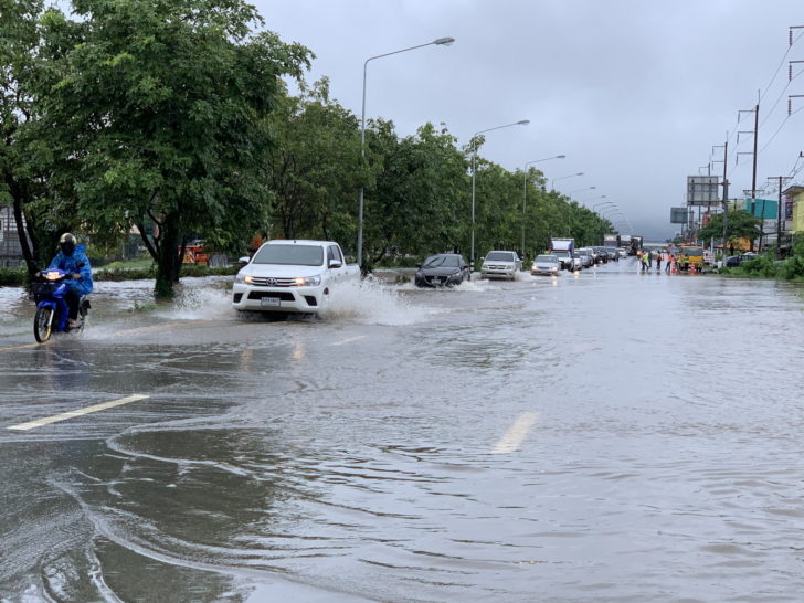 IMG_5789_resize ฝนตกสะสม “หนองคาย” น้ำหลากท่วมทางสัญจร กระทบหนักถนนสายหลัก