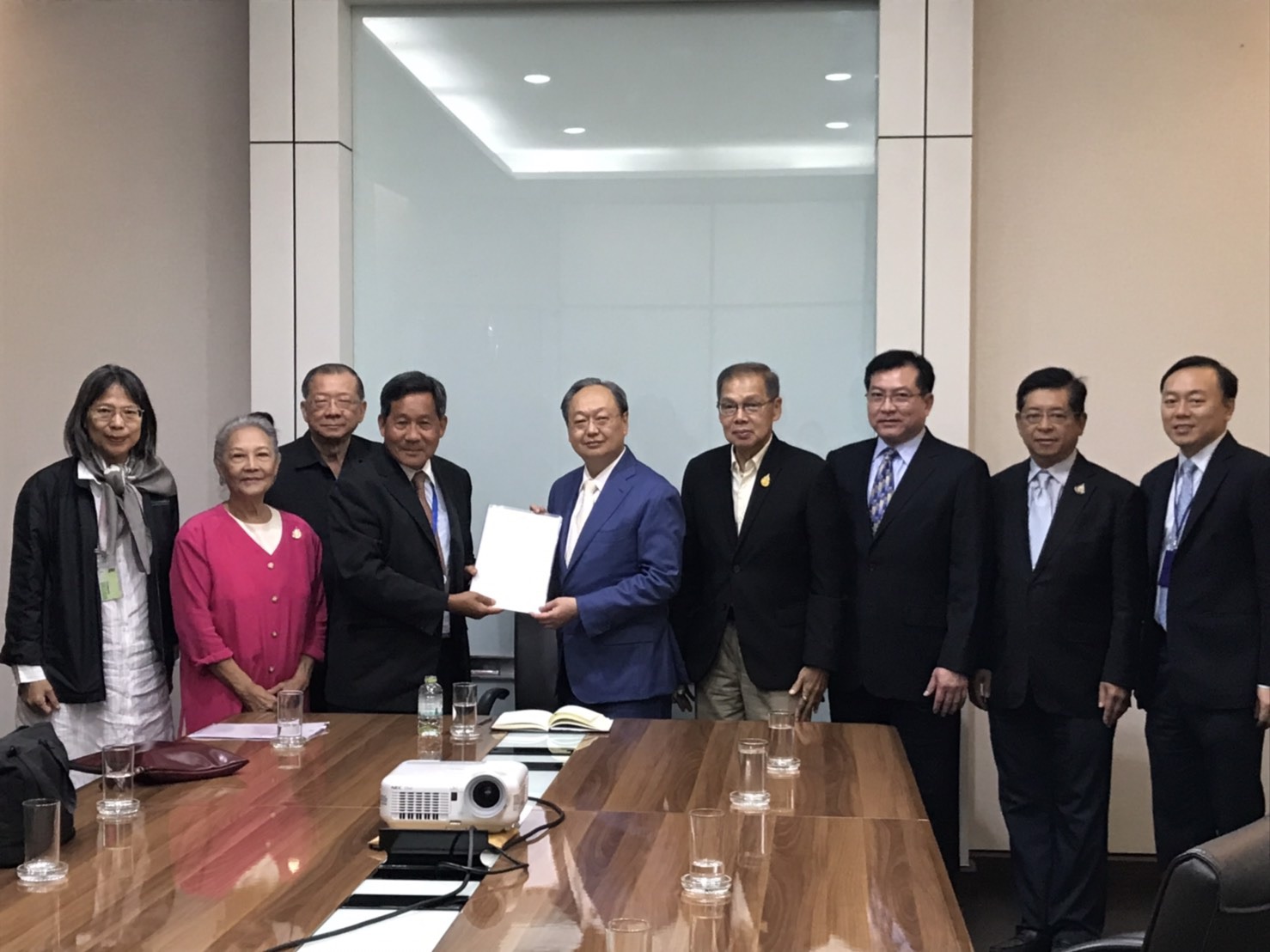‘สนธิรัตน์’ เปิดรับ 6 ข้อเสนอกลุ่ม ERS ขับเคลื่อนพลังงานประเทศ