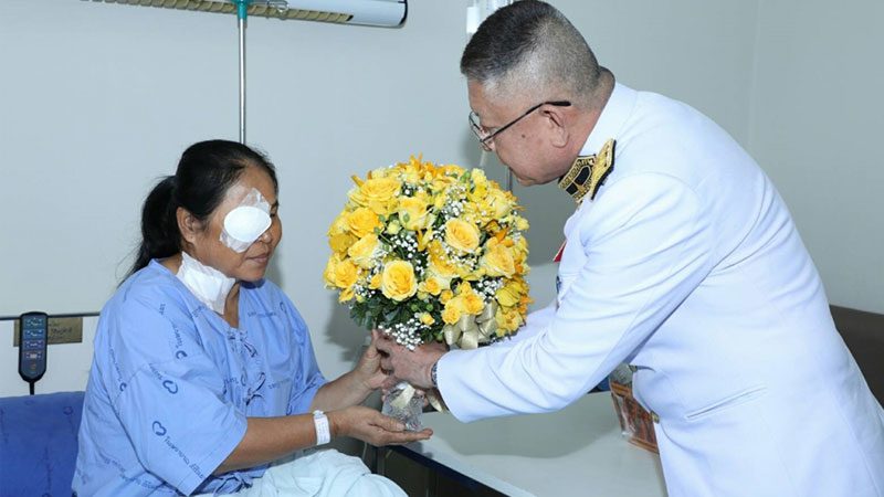 ปีติ ‘ในหลวง-ราชินี’ โปรดเกล้าฯ พระราชทานสิ่งของแก่ผู้บาดเจ็บจากเหตุระเบิดในกทม.
