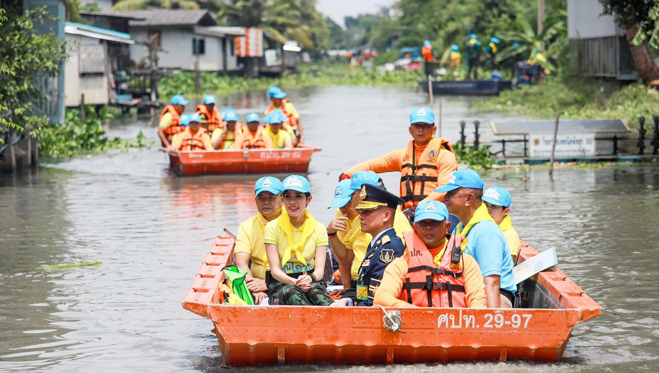 โปรดเกล้าฯ เจ้าคุณพระสินีนาฏ เป็นผู้แทนพระองค์ตรวจเยี่ยมงานจิตอาสา