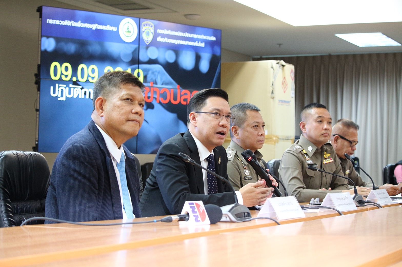 ศูนย์ Anti-Fake News จะไม่ยุ่ง! “พุทธิพงษ์” ชี้ กรณี “ร.อ.ธรรมนัส” ต้องแจ้งความเอง
