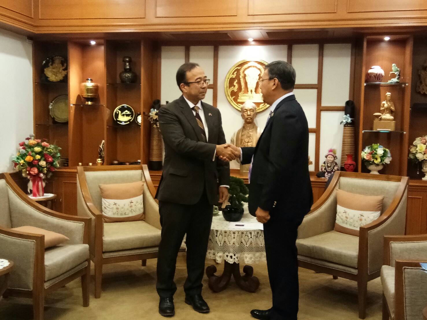 “ไมเคิล ฮีธ” อุปทูตสหรัฐอเมริกาพบผู้ว่าฯเชียงใหม่ หนุนเมืองสุขภาพ-แก้หมอกควัน