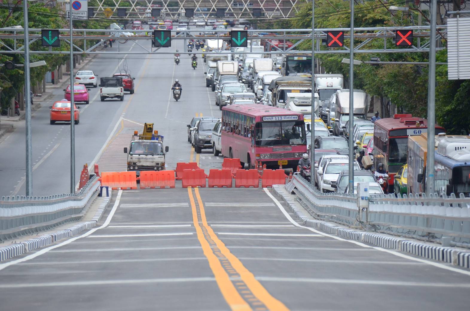 เปิดใช้แล้ว “สะพานข้ามแยกอโศก” โฉมใหม่