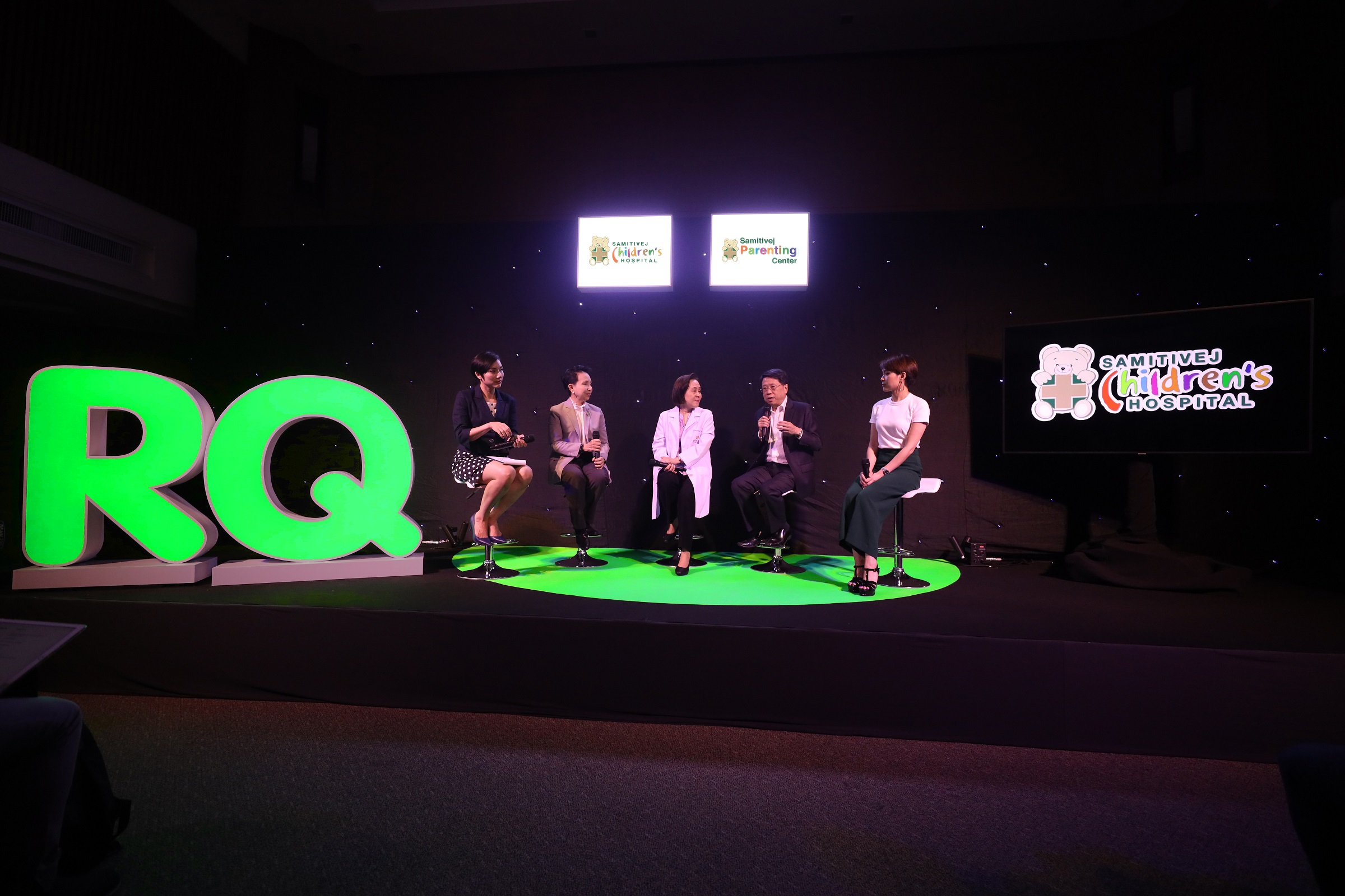 มารู้จัก RQ เลี้ยงลูกสมัยใหม่ ฉลาดด้านอารมณ์ ฉบับ #สร้างเกราะให้ใจเเกร่ง ล้มเเล้วลุกได้