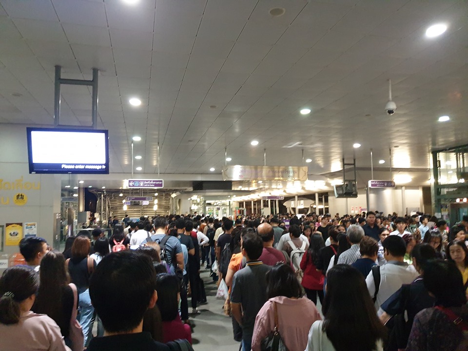 ป่วน! รถไฟฟ้าสายสีม่วงขัดข้อง งดวิ่งช่วงเตาปูนถึงบางซ่อน
