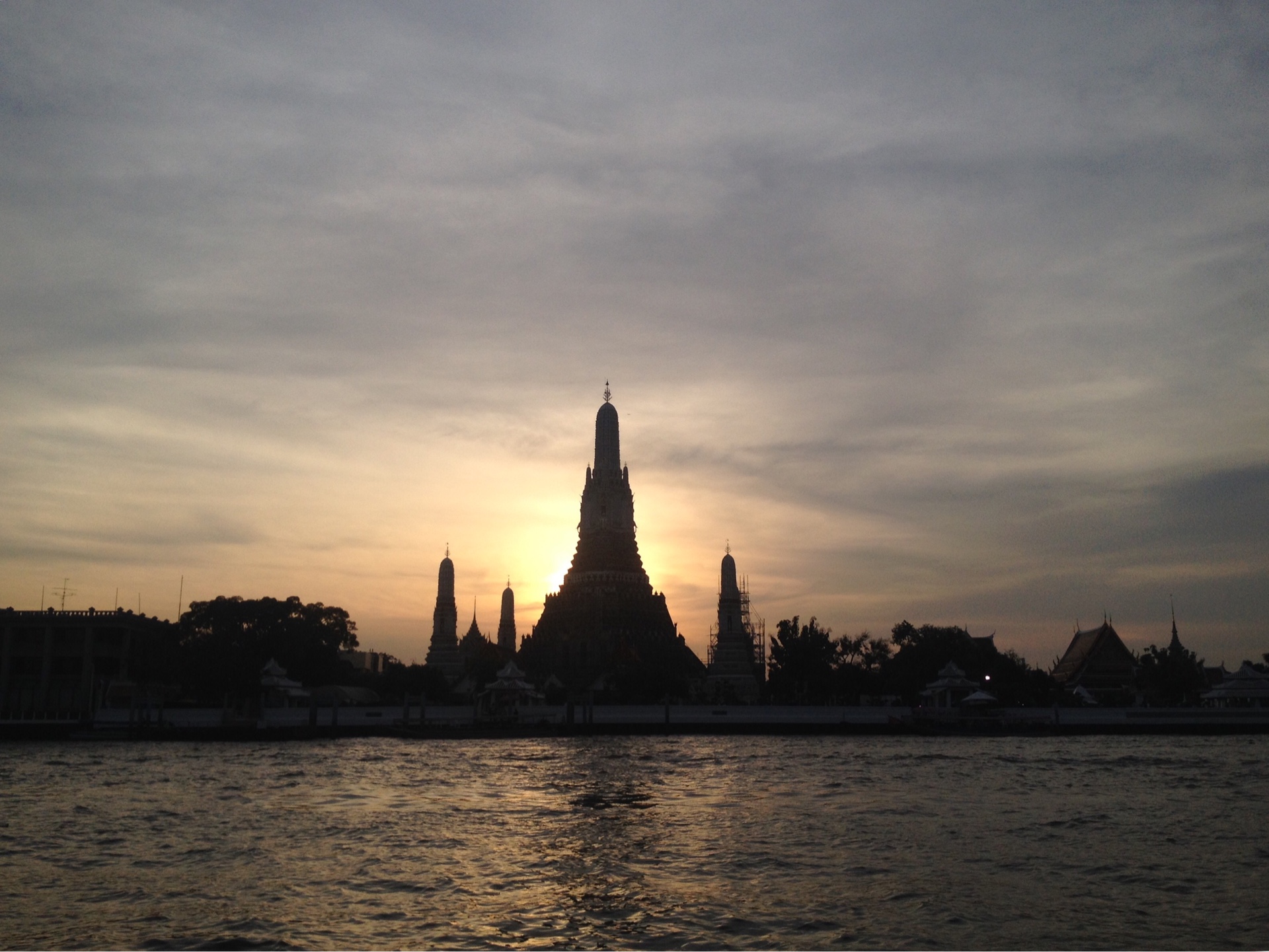 เที่ยวพระนคร เสาะหาอาหารอร่อย เยือนแลนด์มาร์ก-จุดไฮไลต์ ใกล้ MRT สนามไชย