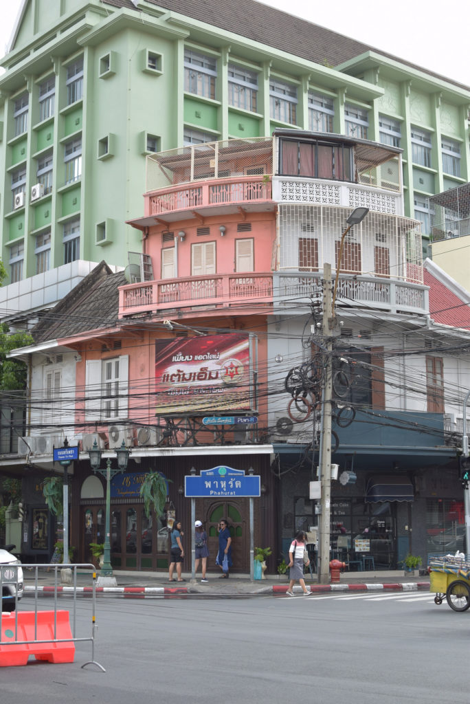 เดินทางไปพาหุรัด ด้วยรถไฟฟ้าใต้ดิน