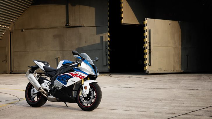 S1000RR บีเอ็มดับเบิลยู “มิลเลนเนียม ออโต้” ถล่ม 0% ตลอดเดือนกย. ลุ้นบินฟรีทั่วโลกมูลค่า 3 ล้านบาท