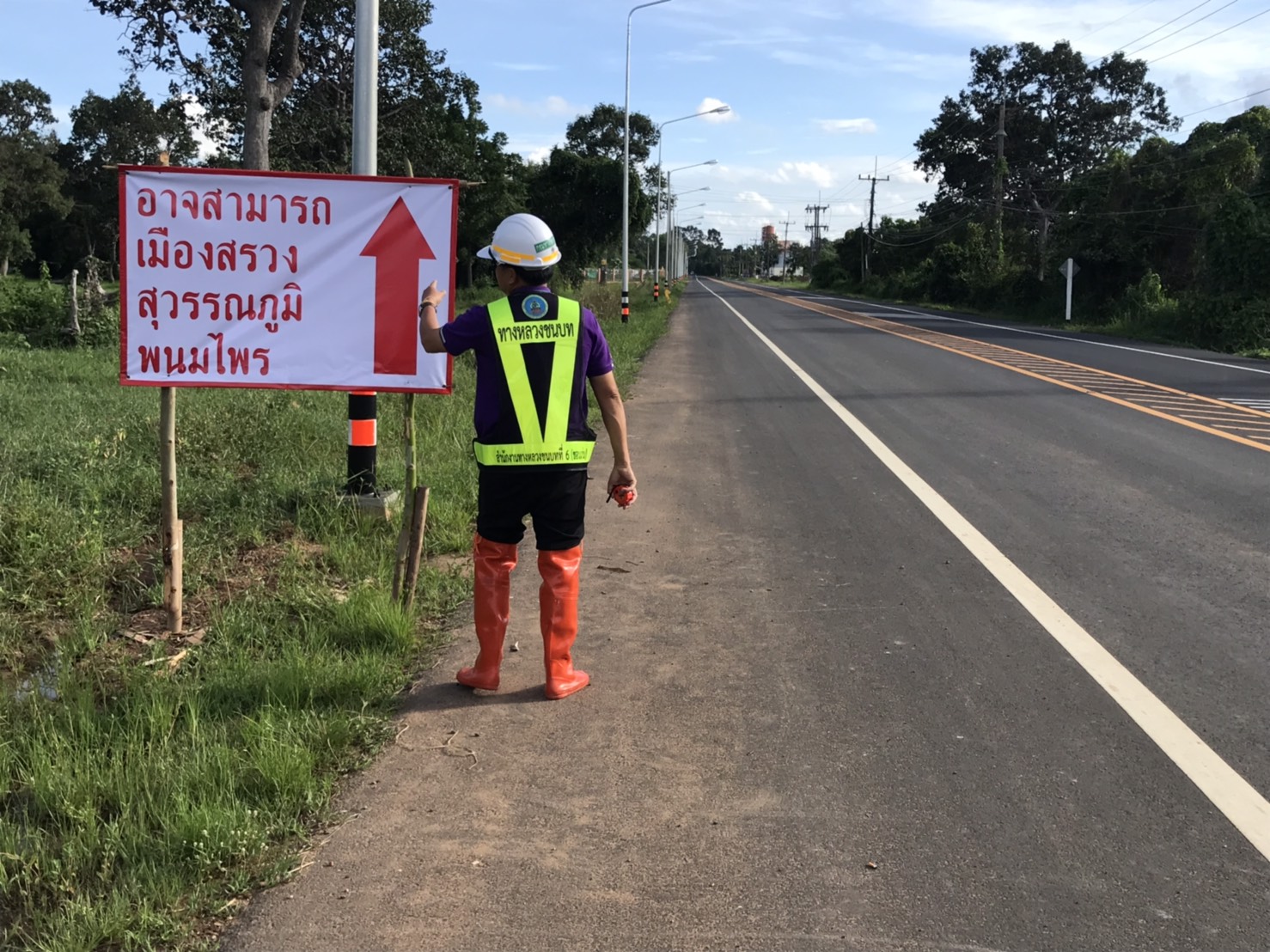 กรมทางหลวงชนบทอัพเดตสถานการณ์น้ำท่วมถนนผ่านได้แล้ว 30 สายทาง