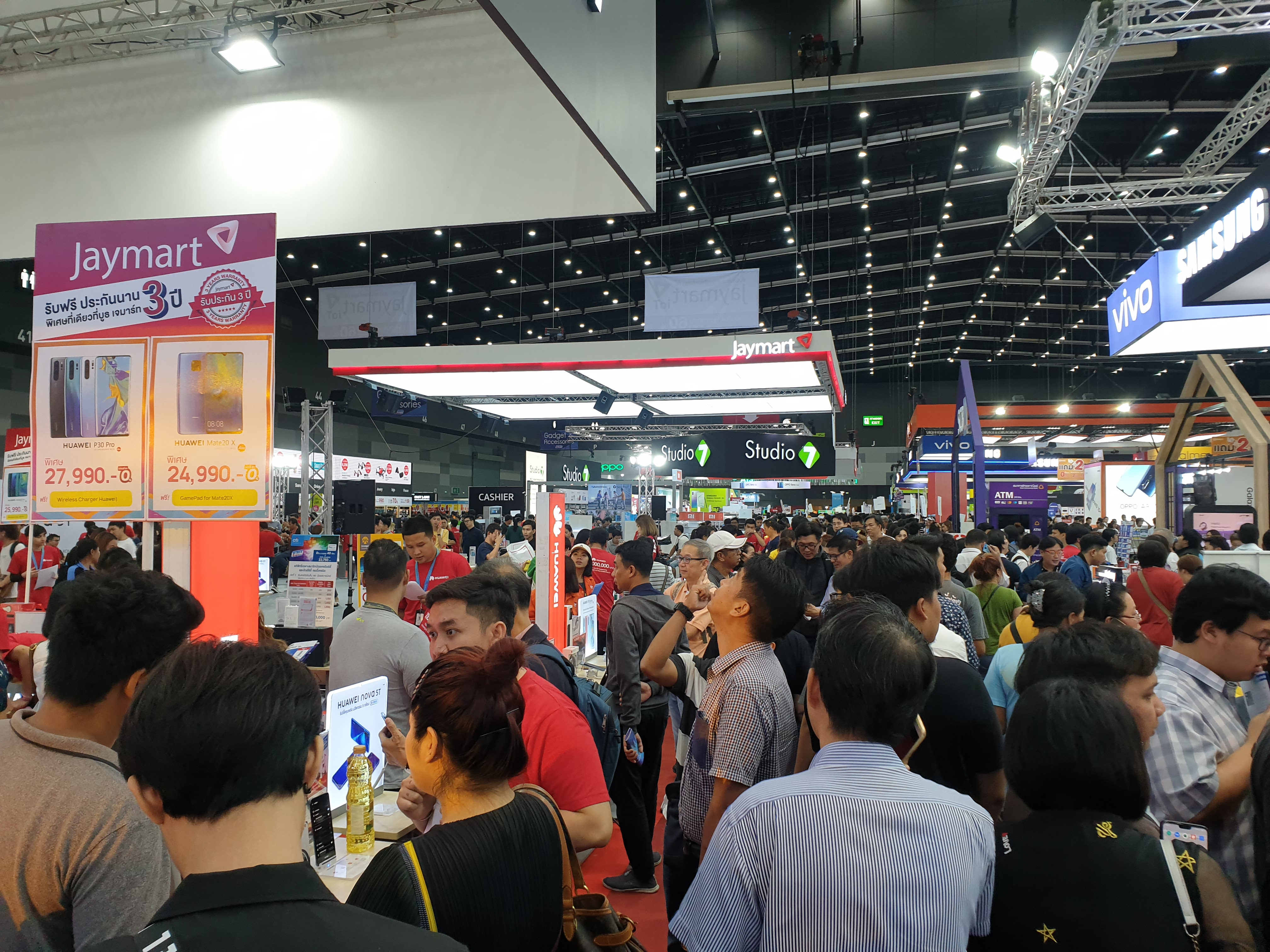 Mobile Expo พลิกกลยุทธ์ฟื้นกำลังซื้อ