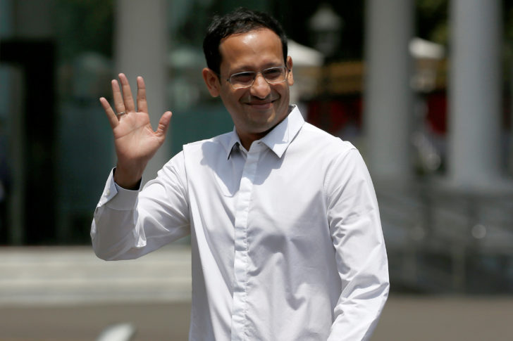 Nadiem Makarim, founder of the Indonesian ride-hailing and online payment firm Gojek waves to journalists as he arrives at the Presidential Palace in Jakarta