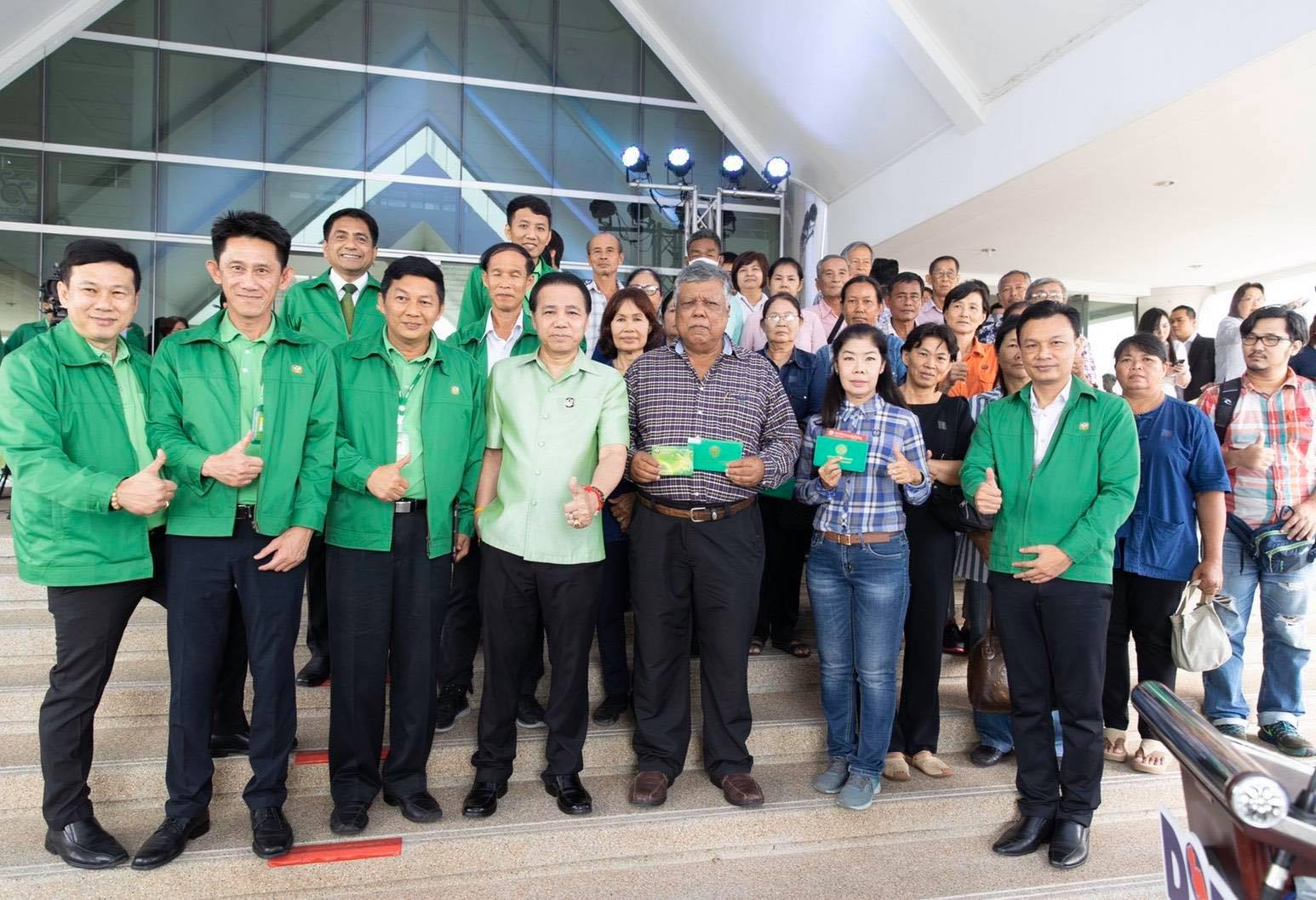 ธ.ก.ส. พร้อมโอนเงินงวดแรก 1.3 พันล้าน จ่ายประกันรายได้ปาล์มน้ำมัน ปี 2562/2563 เริ่ม 1 ต.ค.นี้