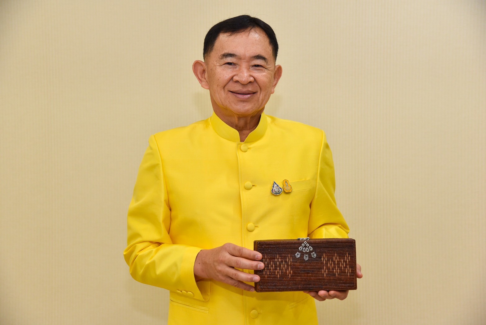 “กระเป๋าถือลิเภาถมเงิน” หนึ่งในของขวัญล้ำค่ามอบให้ผู้นำประชุมสุดยอดอาเซียน ครั้งที่ 35