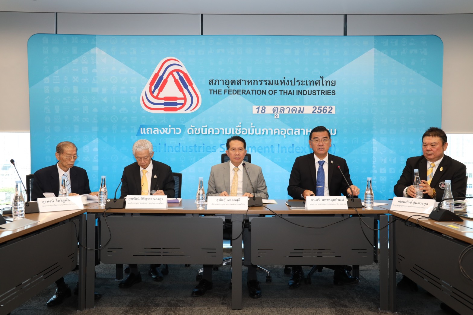 เอกชนหวังงบรัฐปี’63 ผ่านฉลุย หลังดัชนีเชื่อมั่นดิ่ง-ลงทุนชะลอ ปรับเป้ายอดผลิตรถยนต์เหลือ 2 ล้านคัน