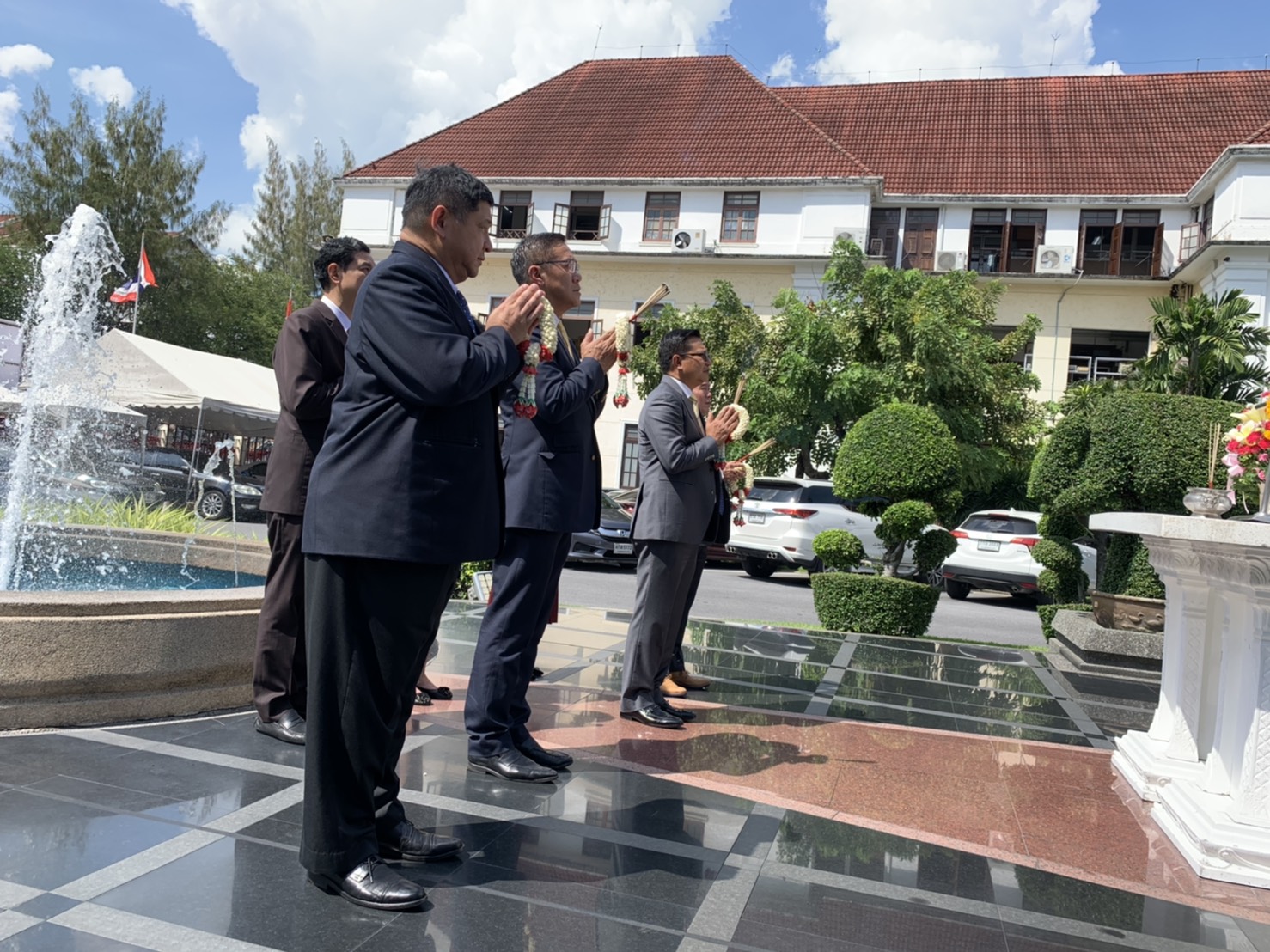 “จิรุตม์ วิศาลจิตร” นำบอร์ดใหม่รถไฟไหว้สักการะกรมหลวงกำแพงเพชรอัครโยธินก่อนประชุมวาระเร่งด่วน